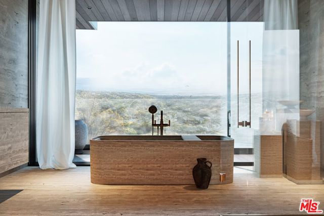 30015 Andromeda Lane, Malibu CA: https://media.crmls.org/mediaz/323122ed-580c-44f1-8e2b-077d1d6e4623.jpg