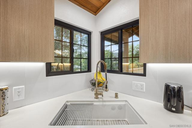 Image 13 of 53 For 29881 Circle R Creek Ln