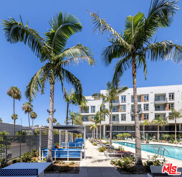 5075 Camino De La Siesta, San Diego CA: https://media.crmls.org/mediaz/32318dd2-5934-4faa-8882-1d2b6f918916.jpg