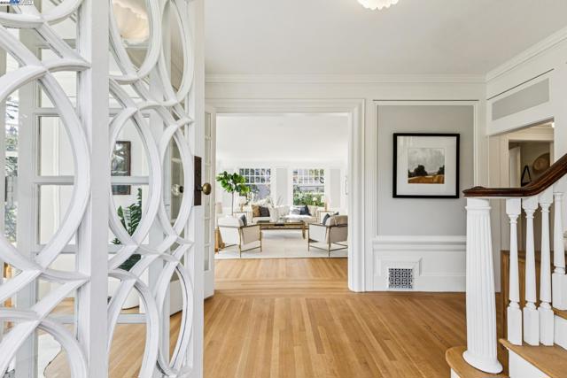 5811 Romany, Oakland CA: https://media.crmls.org/mediaz/32319b1d-de1a-4b3b-bd92-5cd5d6cb5d13.jpg