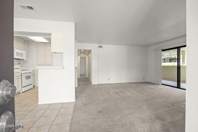 1923 Majorca Drive, Oxnard CA: https://media.crmls.org/mediaz/3231d65e-c1fa-4b11-8bc3-1ae5d7ff3452.jpg