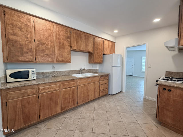 Detail Gallery Image 8 of 25 For 1065 Belfast Ln, Ventura,  CA 93001 - 3 Beds | 1 Baths