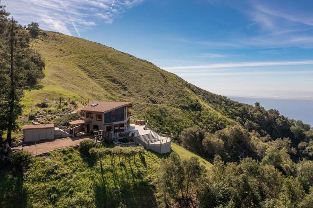 47600 Coast Ridge Road, Big Sur CA: https://media.crmls.org/mediaz/323350e7-bd60-4518-843a-267b04bbaf09.jpg