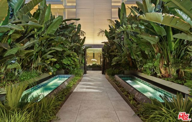 9200 Wilshire Blvd, Beverly Hills CA: https://media.crmls.org/mediaz/3233627b-827c-4705-a698-2c0042a1f9e4.jpg