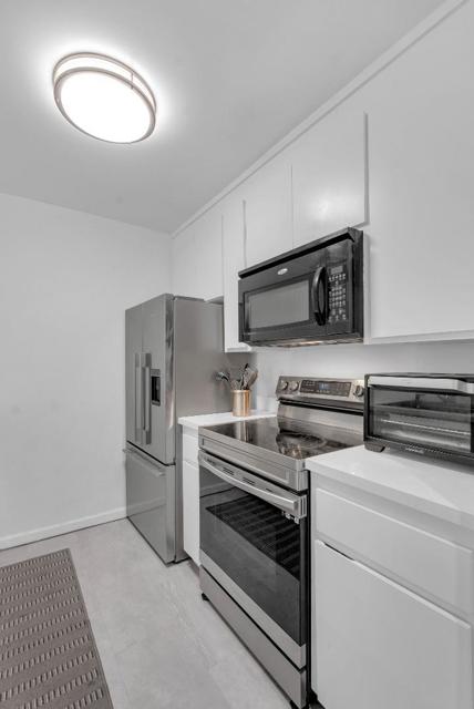 5202 Shelter Creek Lane, San Bruno CA: https://media.crmls.org/mediaz/32337656-75ad-4290-8872-c93d40550c19.jpg