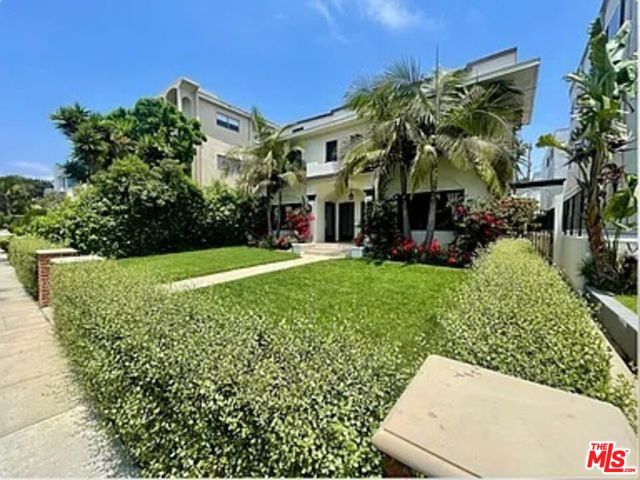 837 5th Street, Santa Monica CA: https://media.crmls.org/mediaz/32340453-b173-4ed1-b824-cf71e5b72def.jpg