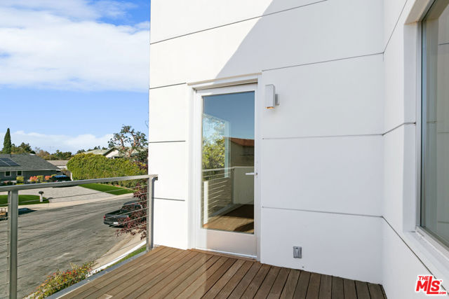 15514 CASIANO Court, Los Angeles CA: https://media.crmls.org/mediaz/3234542f-af0f-447e-9c6f-1b3d01f411d9.jpg