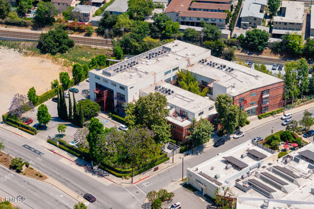 1010 Sycamore Avenue, South Pasadena CA: https://media.crmls.org/mediaz/32346415-caba-46d7-a6d3-9fd11535a54c.jpg