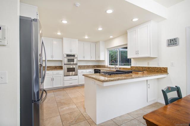 6823 Corintia St, Carlsbad CA: https://media.crmls.org/mediaz/323498b3-e8d2-4e85-9234-850aa03d94ba.jpg