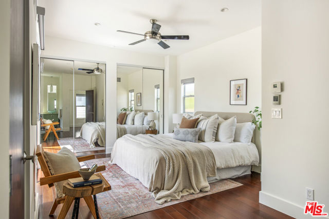 4947 Varna Avenue, Sherman Oaks CA: https://media.crmls.org/mediaz/32354a98-baa7-43b7-98b8-094c56a399b0.jpg