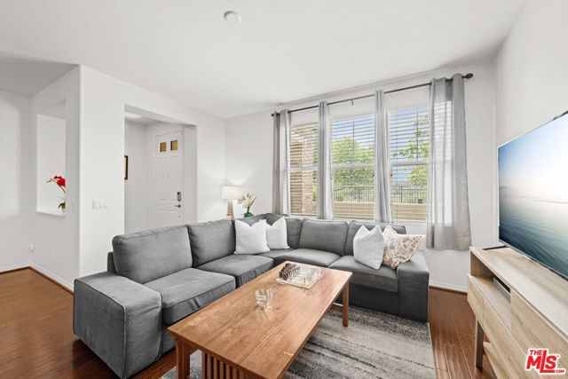 28504 Pietro Drive, Valencia CA: https://media.crmls.org/mediaz/3235557e-85a0-444c-a426-07ac727c4a1f.jpg