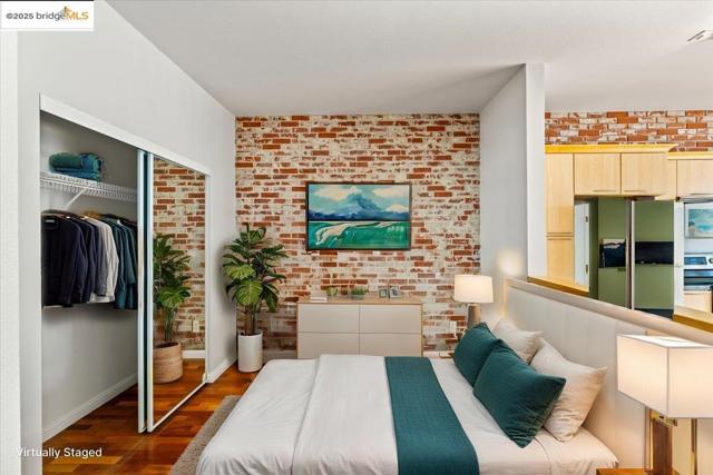 1 Lakeside Dr, Oakland CA: https://media.crmls.org/mediaz/323565d8-c1f7-456e-8d69-c39e8061a8c3.jpg