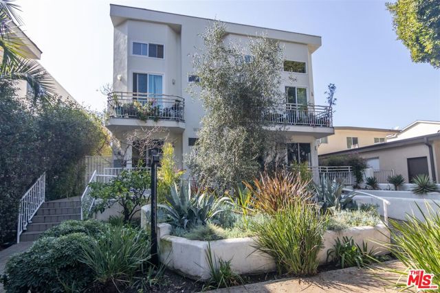 1524 Franklin Street, Santa Monica CA: https://media.crmls.org/mediaz/32358be2-a5d8-4c1d-9cae-915240d02d40.jpg