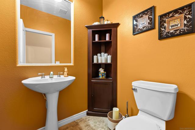 2157 Hidden Springs Dr, El Cajon CA: https://media.crmls.org/mediaz/3236013d-69ef-40a1-92ba-7955b0c7261b.jpg