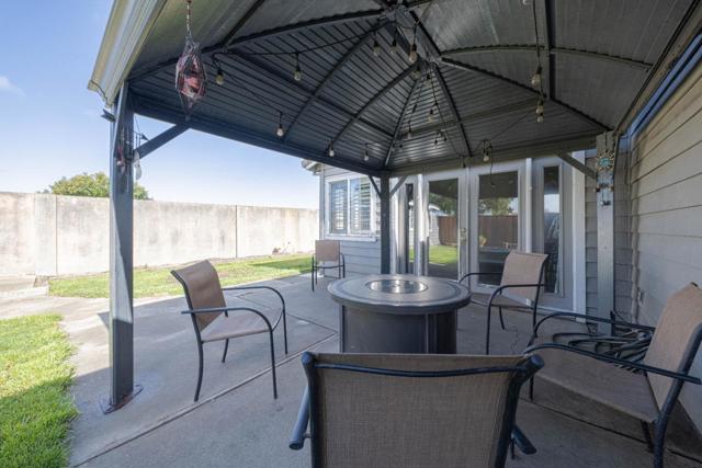 890 Sloat Drive, Salinas CA: https://media.crmls.org/mediaz/32360dfc-2369-46e4-81c9-9dc3773e0ecb.jpg