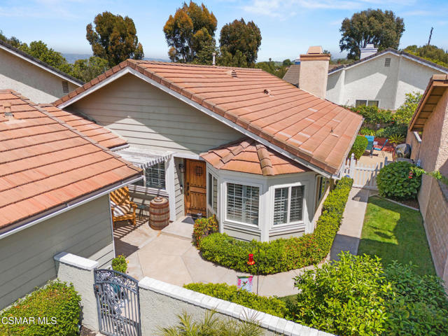 4570 N Vistapark Drive, Moorpark CA: https://media.crmls.org/mediaz/3236c1de-180b-4c5c-bd81-1ae456ccf189.jpg