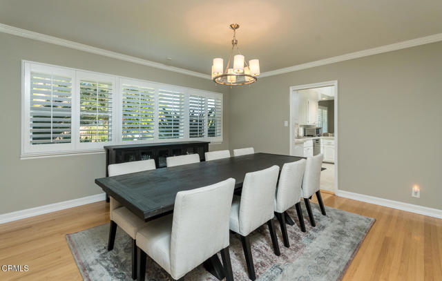 1535 Glenmont Drive, Glendale CA: https://media.crmls.org/mediaz/32372495-a057-4426-adc9-1a3e93b531e1.jpg