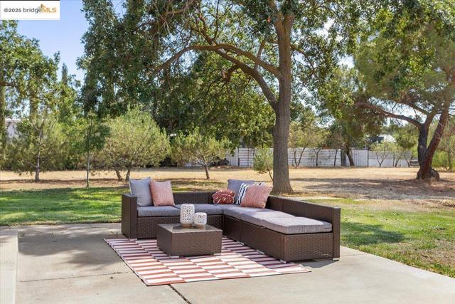 5665 Victoria LN, Livermore CA: https://media.crmls.org/mediaz/32373f3d-5c63-4d66-85aa-672136875f30.jpg