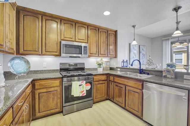 40702 Greystone Ter, Fremont CA: https://media.crmls.org/mediaz/32376fe8-a129-4df8-89ba-58b86de4e5c5.jpg