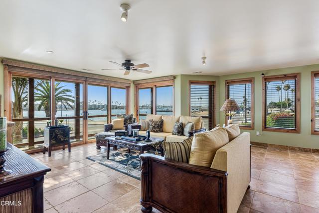 268 Sunset Drive, Oxnard CA: https://media.crmls.org/mediaz/3237bd1c-39aa-4d93-bb72-d60248514f1d.jpg