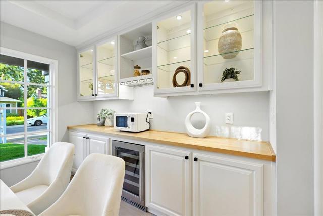 162 Del Monte Avenue, Los Altos CA: https://media.crmls.org/mediaz/3237ced1-0aa7-4fbd-a18e-d8d7909ae721.jpg