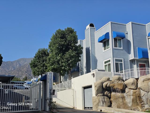3075 Foothill Boulevard, La Crescenta CA: https://media.crmls.org/mediaz/3237ecbb-3961-4bde-ab75-257c1bfe259a.jpg