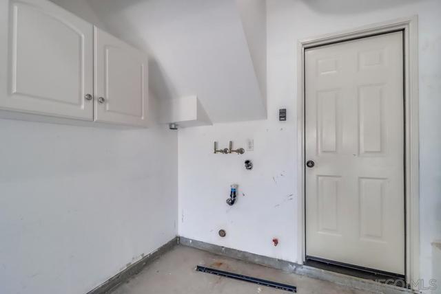 1270 El Cortez Ct, Chula Vista CA: https://media.crmls.org/mediaz/3238727f-c1da-460d-8246-1e71d9e4c6ef.jpg