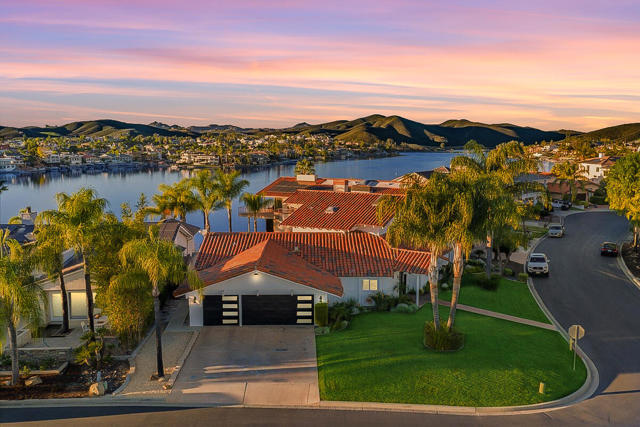 29795 Eagle Point Drive, Canyon Lake CA: https://media.crmls.org/mediaz/32394c28-9e8c-4e06-beb7-d359db983bea.jpg