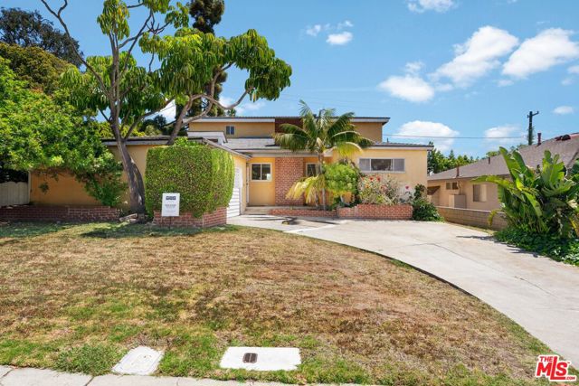 3512 Inglewood Boulevard, Los Angeles CA: https://media.crmls.org/mediaz/3239e29f-379e-4257-929f-f3e4f1c3375b.jpg