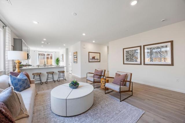 1871 Hydrangea Drive, Hollister CA: https://media.crmls.org/mediaz/323a39b1-399c-41fc-b8ca-3819b224463f.jpg