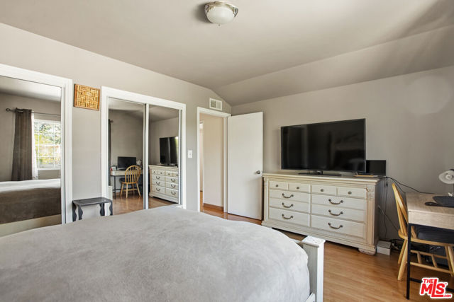 14552 Runnymede Street photo 3
