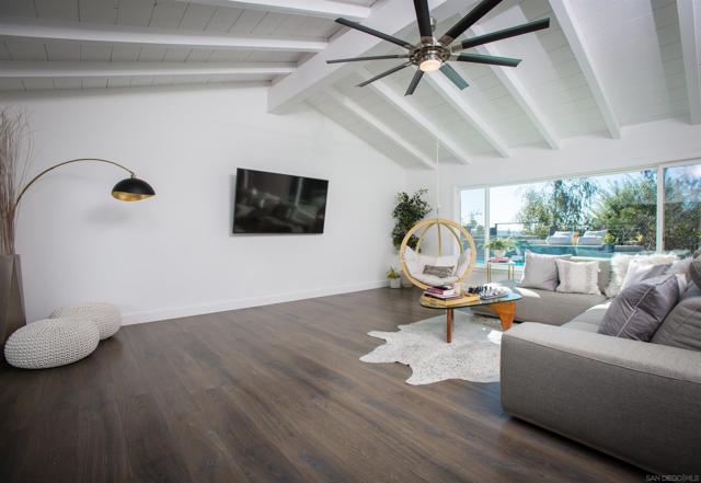 455 Glencrest Dr, Solana Beach CA: https://media.crmls.org/mediaz/323ad481-c2c3-4b2f-bacf-6970d0945a95.jpg