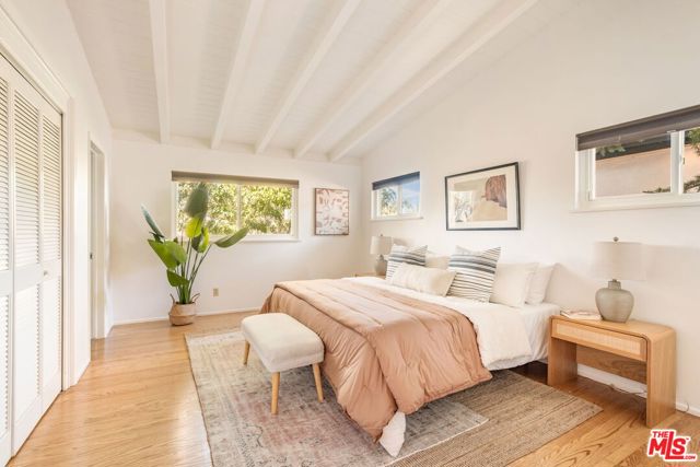 5108 Escobedo Drive, Woodland Hills CA: https://media.crmls.org/mediaz/323b6a61-20a0-46c5-ba01-ee4cf6423841.jpg