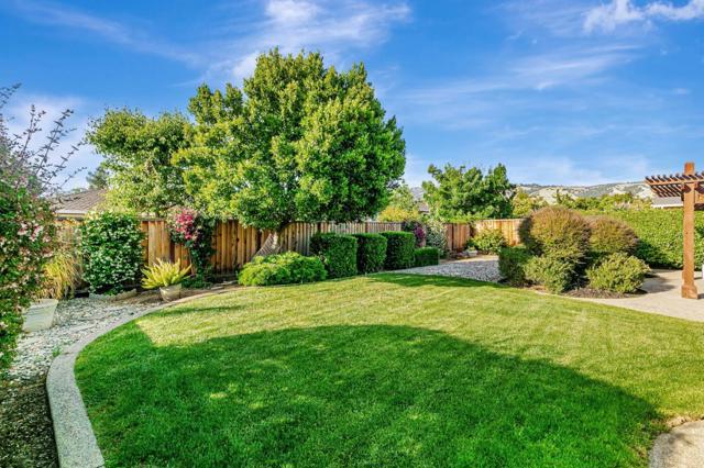5186 Sunny Creek Drive, San Jose CA: https://media.crmls.org/mediaz/323b84bb-c23e-469c-80c1-90021d94d054.jpg