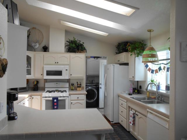 Detail Gallery Image 1 of 36 For 2003 Bayview Hts #105,  San Diego,  CA 92105 - 3 Beds | 2 Baths