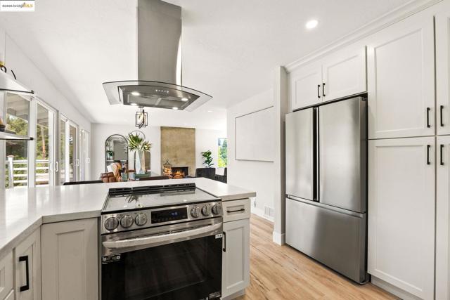 3459 Pinewood Dr, Hayward CA: https://media.crmls.org/mediaz/323ba373-5d3d-4497-9760-f2a6272a7441.jpg
