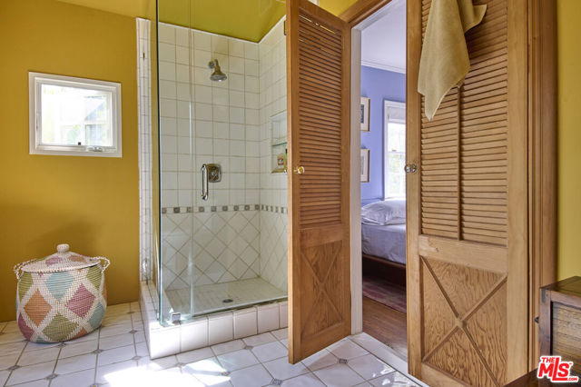 5105 Morella Avenue, Valley Village CA: https://media.crmls.org/mediaz/323c9fb5-9eab-4738-a72a-25fa7a1522b1.jpg