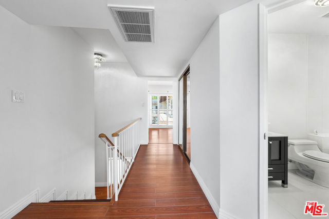 5229 Balboa Boulevard, Encino CA: https://media.crmls.org/mediaz/323cb664-17ce-4af0-b82f-6883d4a9d049.jpg