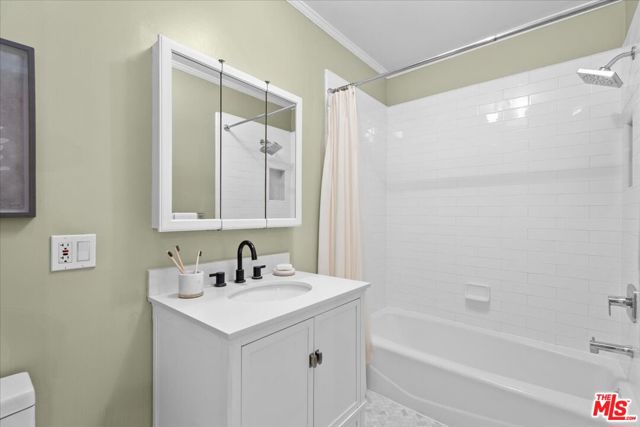 4104 Saugus Avenue, Sherman Oaks CA: https://media.crmls.org/mediaz/323cc779-2de6-4f2b-a625-178ba862a96f.jpg