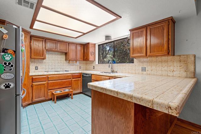 5041 Pine Ridge Avenue, Julian CA: https://media.crmls.org/mediaz/323d0bd5-1d59-4932-be9d-3c72642d8e83.jpg