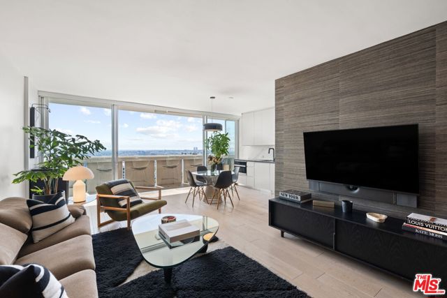 8787 Shoreham Drive, West Hollywood CA: https://media.crmls.org/mediaz/323d32df-61c6-4974-8781-ab9f8cd91341.jpg