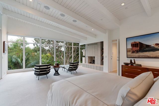 2179 Mandeville Canyon Road, Los Angeles CA: https://media.crmls.org/mediaz/323e3ac8-aa67-4110-92c2-1e524b7a8cdf.jpg