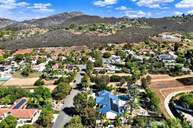 14265 Sandhill Rd, Poway CA: https://media.crmls.org/mediaz/323e8433-a5c5-46a2-b4bc-8e4881b655ad.jpg