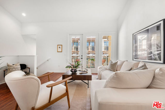 7101 Playa Vista Drive, Playa Vista CA: https://media.crmls.org/mediaz/323ec6fd-5f8c-4227-935f-6890931ed802.jpg
