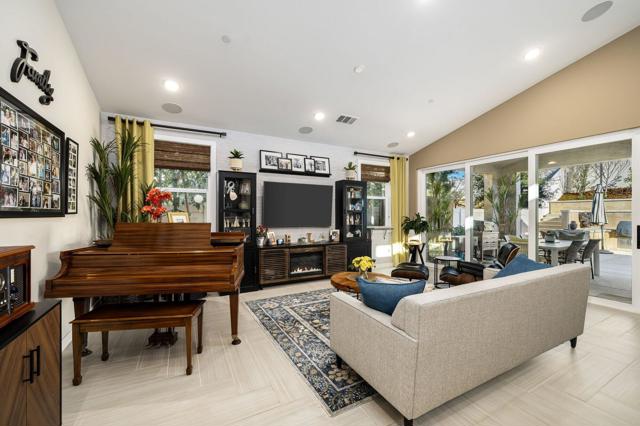 1514 Overpark Lane, Beaumont CA: https://media.crmls.org/mediaz/323ef136-099b-4ad2-84fa-ba6530b22e16.jpg