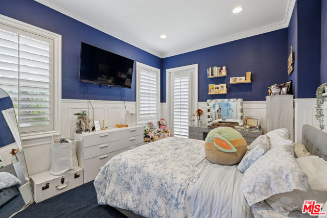 19016 Devonport Lane, Tarzana CA: https://media.crmls.org/mediaz/323f0fe7-11b9-48b9-9fd5-56ab92980907.jpg