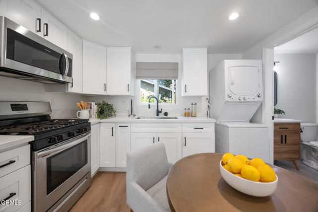 975 N Mentor Avenue, Pasadena CA: https://media.crmls.org/mediaz/323f310f-327e-48fc-9603-bd45767e5582.jpg