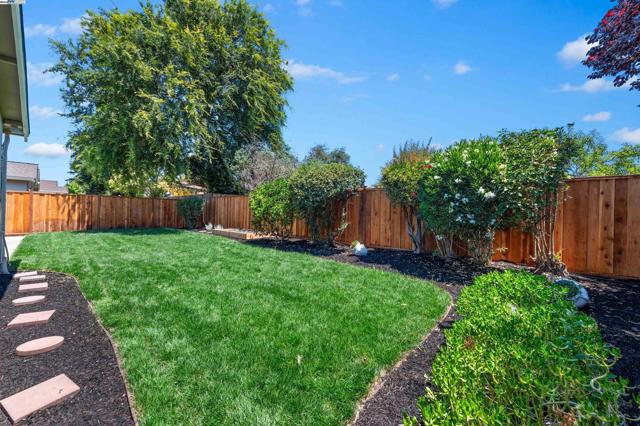 4531 Harper Ct, Pleasanton CA: https://media.crmls.org/mediaz/323f9cf1-8580-4ad6-867d-43f4f472613c.jpg