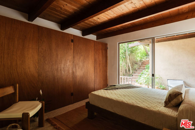 10412 Hebron Lane, Los Angeles CA: https://media.crmls.org/mediaz/324027ac-93e9-4949-991f-a4e518ab045f.jpg