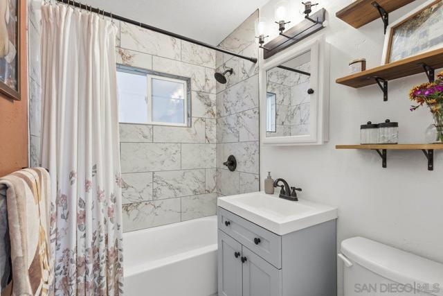 1818 Diamond St, San Diego CA: https://media.crmls.org/mediaz/32408d23-6939-4cbd-8b3f-8f718e9d1174.jpg